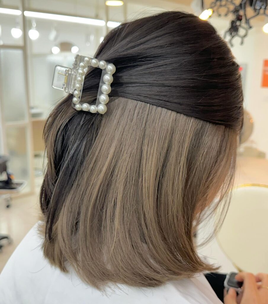 Hidden Gem: Short Bob Khaki Brown Secret Two-Tone by Seoul Hair Salon 1 Seoul Hair Salon’s long hair woman Stylish two-tone hair with clip
