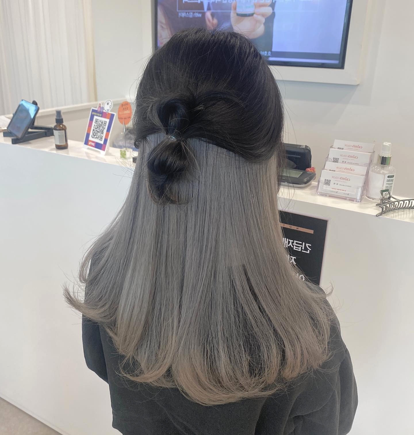 Seoul Hair Salon’s long hair woman with gray ombre style